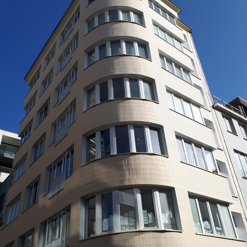 Renovatie appartementen met steenstrips - Langestraat - Oostende